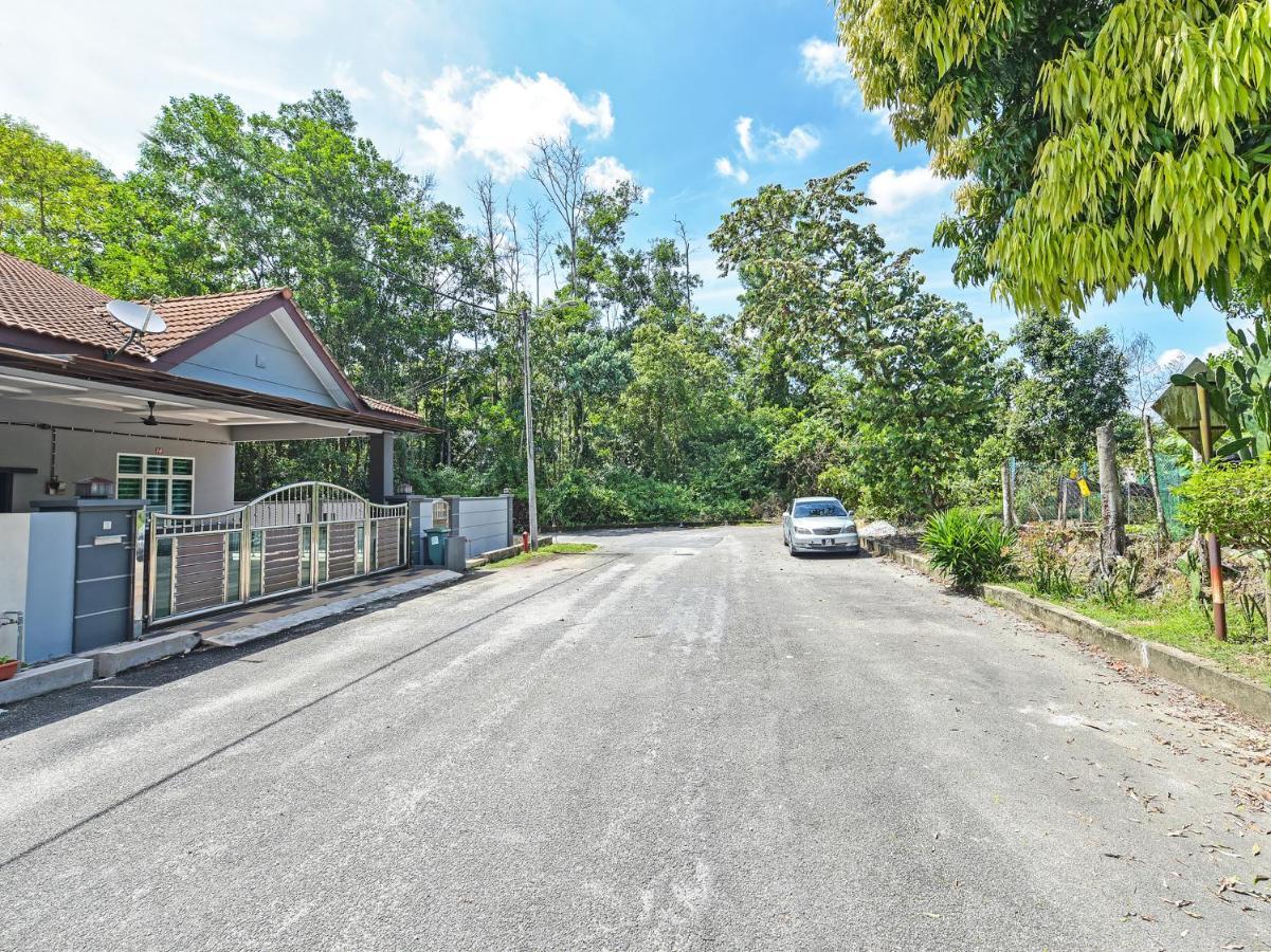 Oyo 90582 Dz Bukit Ubi 2*