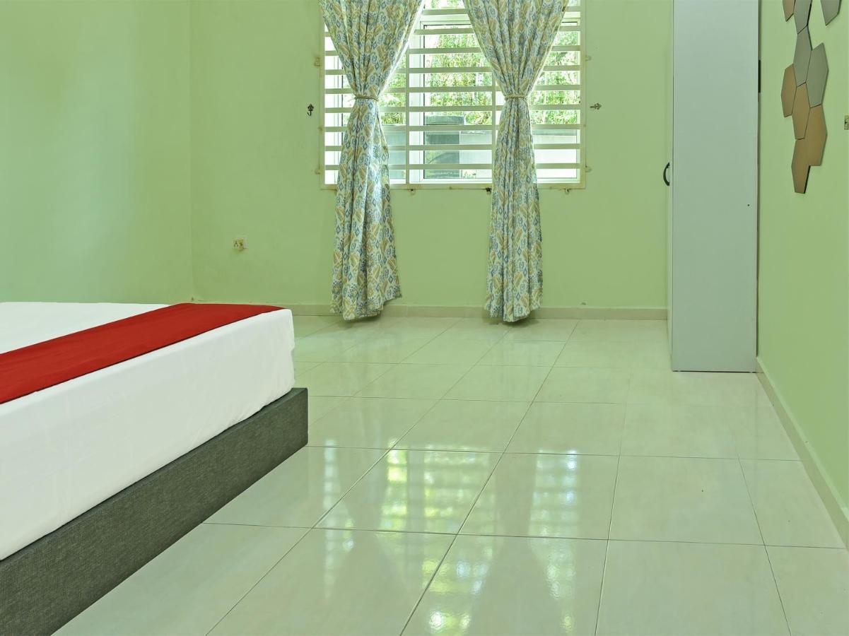 Oyo 90582 Dz Bukit Ubi 2*