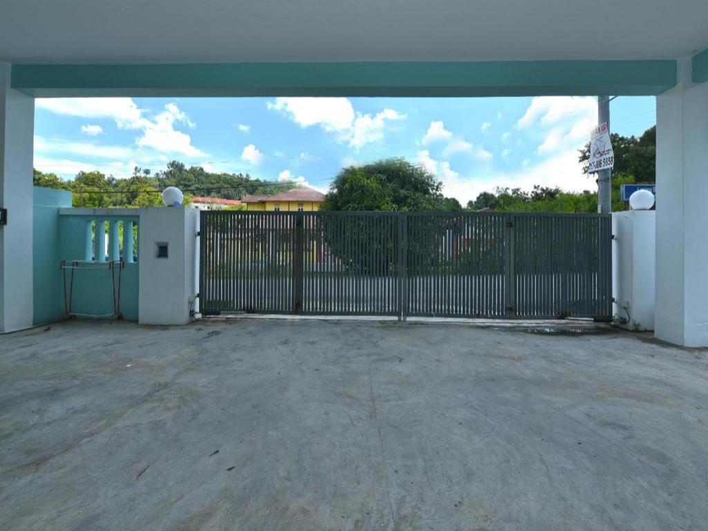Oyo 90582 Dz Bukit Ubi 2*