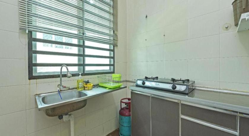 Oyo 90582 Dz Bukit Ubi 2*
